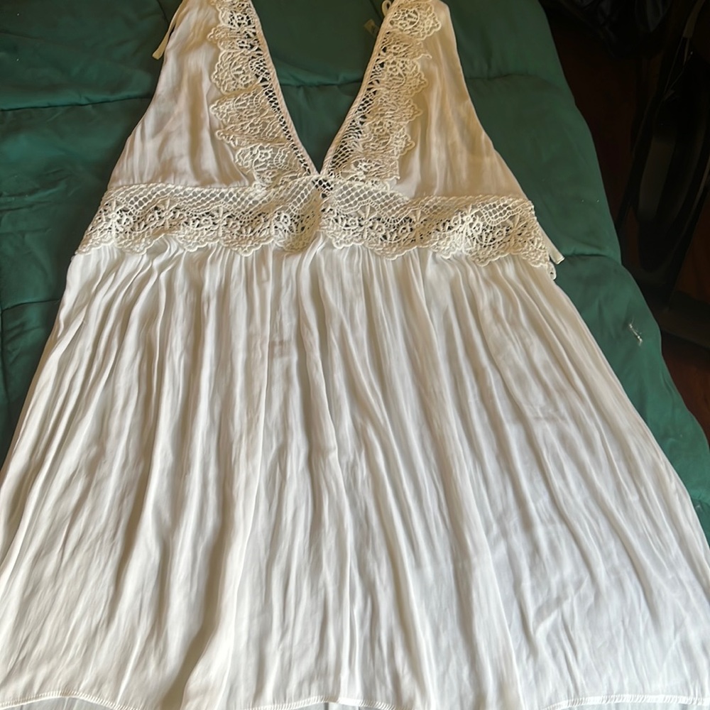 Gently used cover-up white large